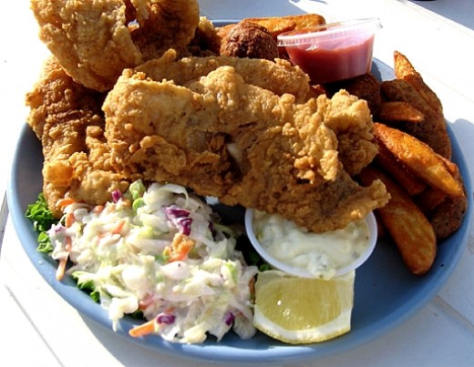 Fried fish with homemade coleslaw and tartar sauce - Just Perfect .