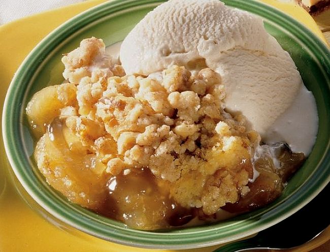 Apple cobbler is a delicious dessert that the whole family will enjoy. See how to make it at home with this article