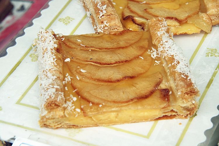 Quick and Easy puff pastry apple pie. See the recipe here.