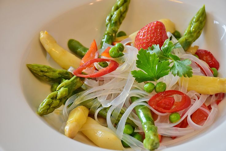 Asparagus with rices noodles, strawberries and mushrooms - see more recipes here