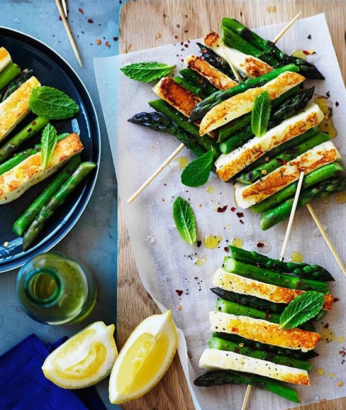 Char-grilled asparagus and haloumi with mint and lemon - learn how to cook asparagus to perfection in this article