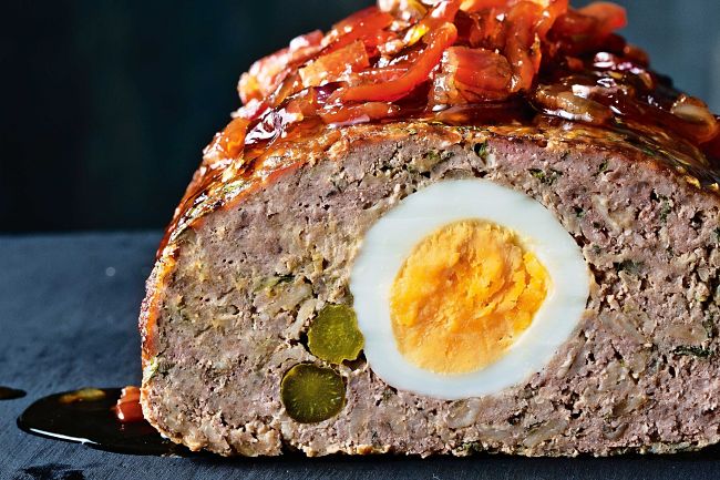 Meatloaf stuffed with eggs and asparagus - see more great recipes in this article