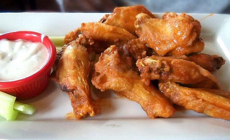 A good, hot and spicy sauce makes fried chicken wings a delight. Learn to make classic buffalo sauce at home with these recipes
