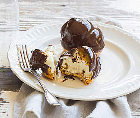 These pastry balls are delicious, filled with cream and dipped in melted chocolate