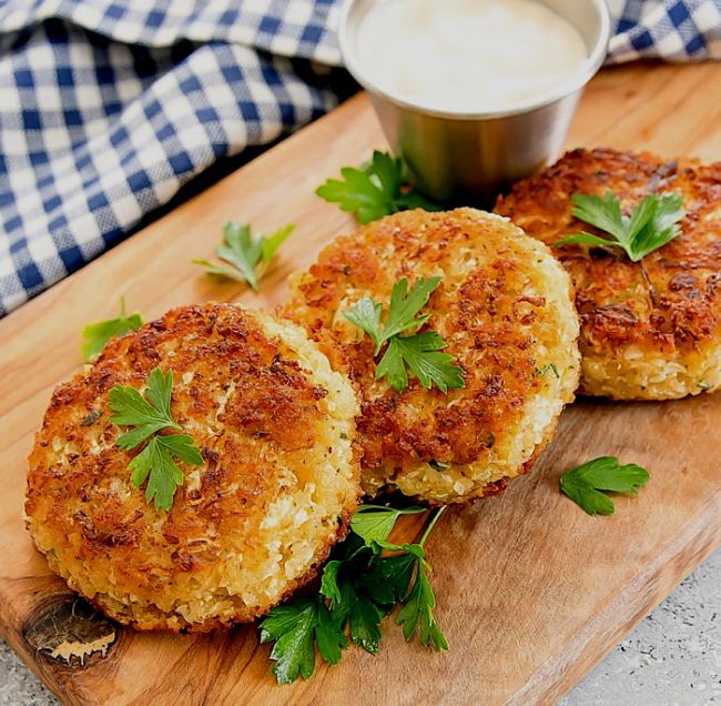 Crab cakes make a delicious snack or party food. See the great tips and excellent recipes in this article