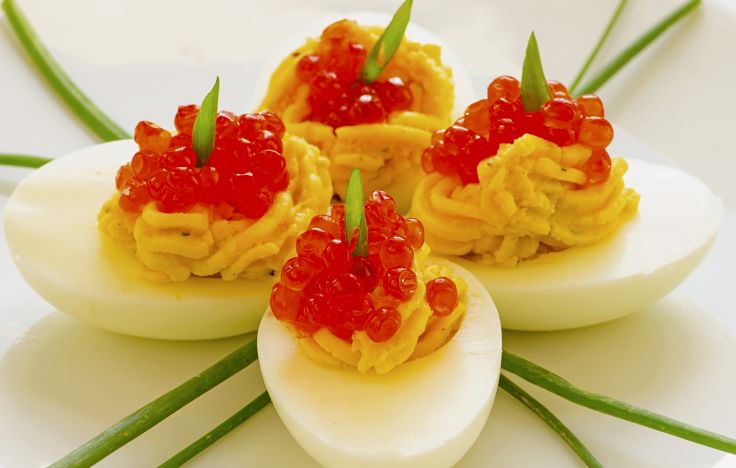 Deviled eggs with caviar and spring onion strips - see more tips and recipes in this article