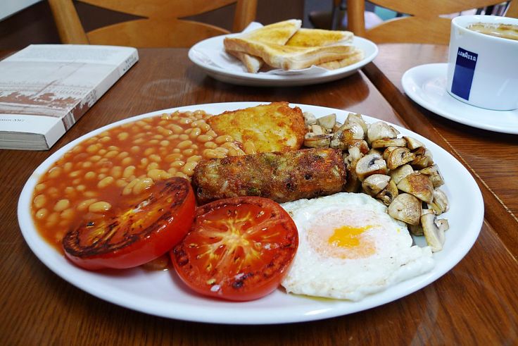 Homemade baked beans are delicious for a wide range of breakfast dishes