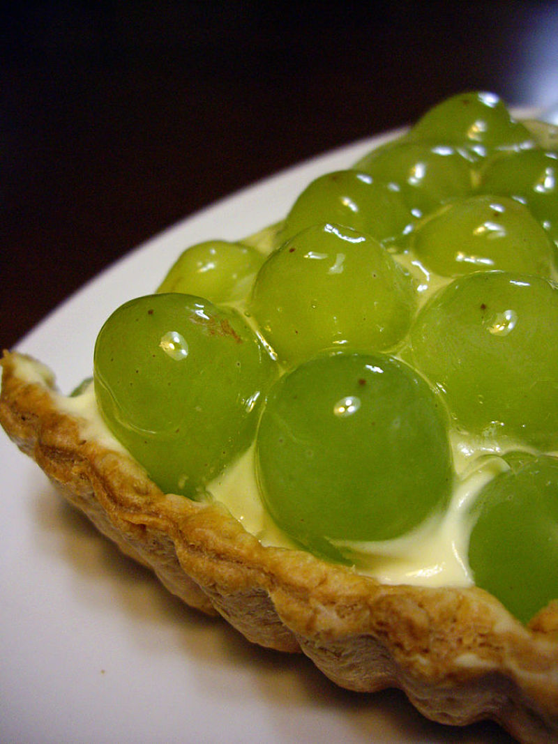 Fresh grapes can be used as highlights in a huge range of desserts and sweets