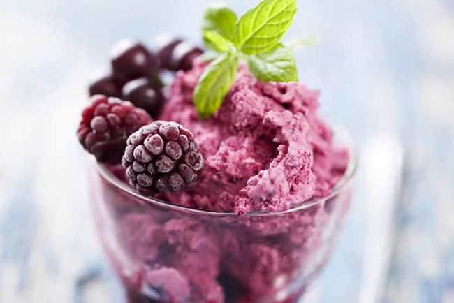 Mixed berry frozen yogurt