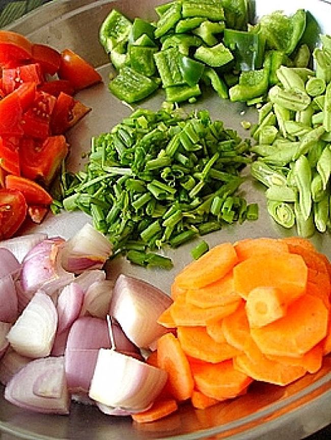 One pot dishes use a wide variety of healthy whole vegetables and herbs