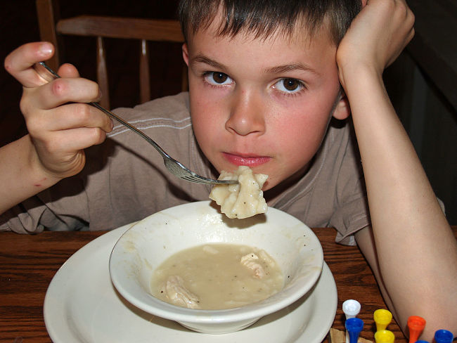 Adding pureed vegetables to soups and noodle dishes is a good way to get children to get their quota of vegetables recommended by health authorities.