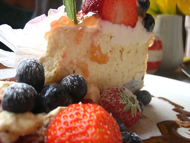 Fresh fruit goes so well with low cal and low fat cheesecake