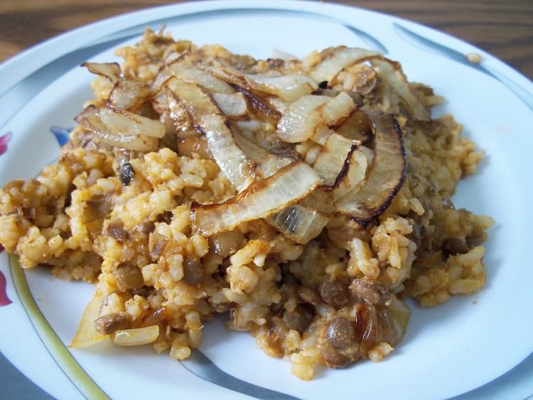 Slow cooked onions are a great accompaniment for the lentils of a spicy Mujadara. See the great recipes and cooking guide in this article.
