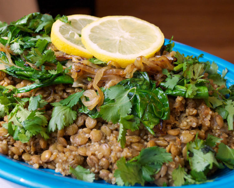 Lemon and coriander pairs well with a slow-cooked Mujadara dish. See the guide in this article for the best ingredients to include in your homemade dish.