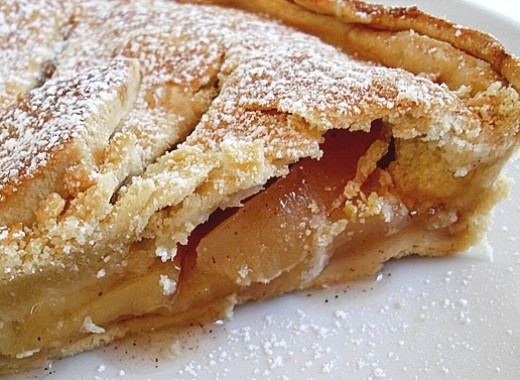 Doesn't this look so nice. Freshly baked apple pie. This is nothing quite like it
