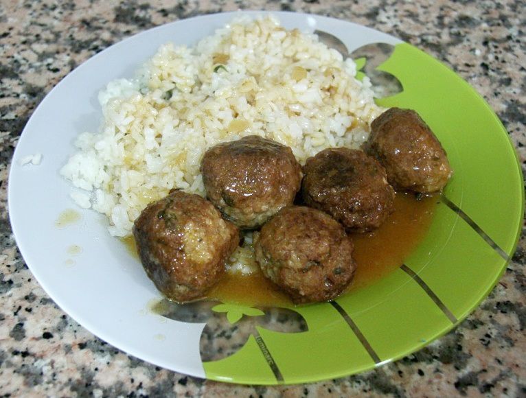 Meatballs can be served as a main dish with rice, vegetables and a delicious in intriguing sauce