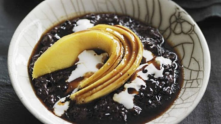 Black sticky rice with mango and coconut cream