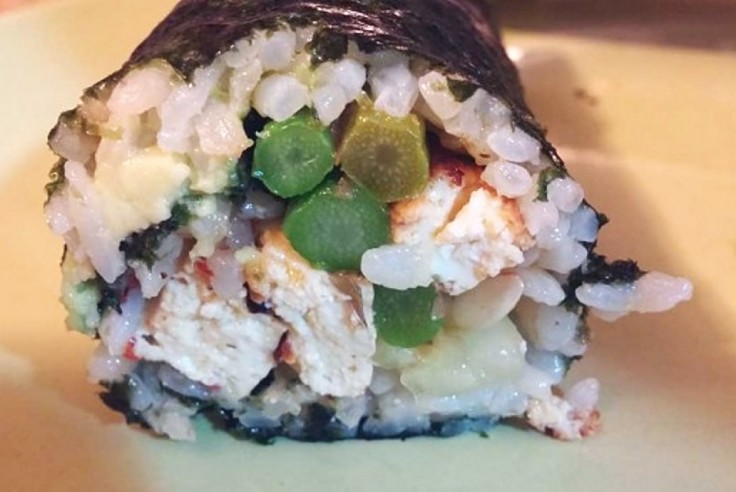 Vegetarian nori rolls highlight the color and texture of fresh vegetables. They provide a contrast to the soft texture of conventional sushi rolls that are soft.