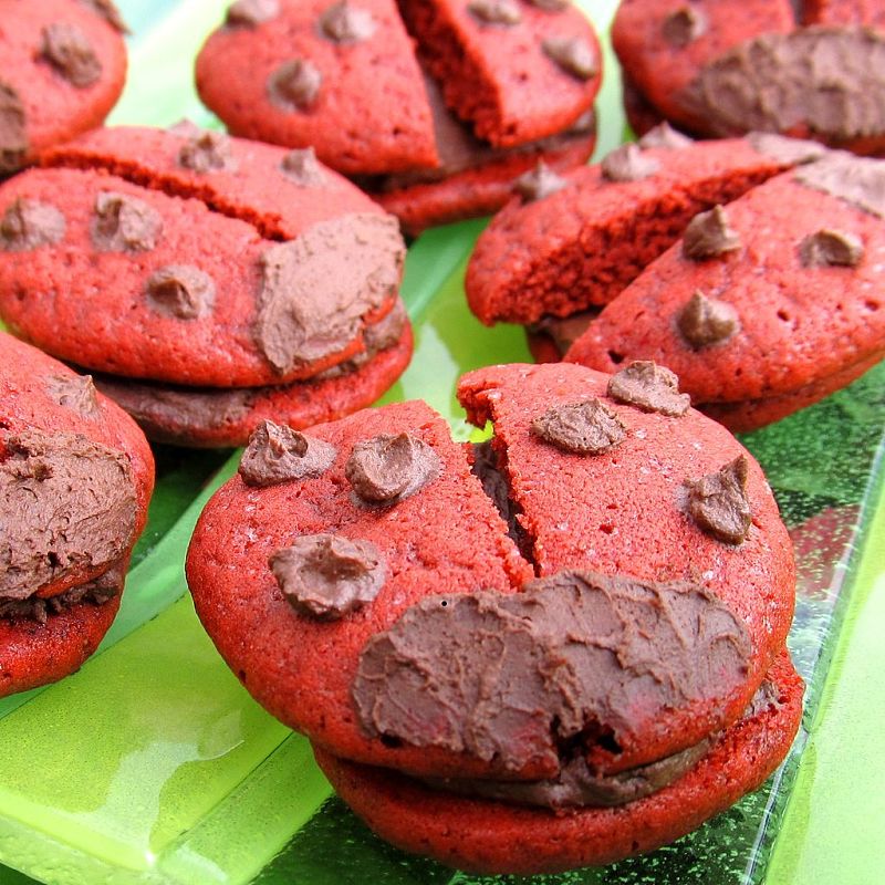 Lady Bug Whoopie Pie